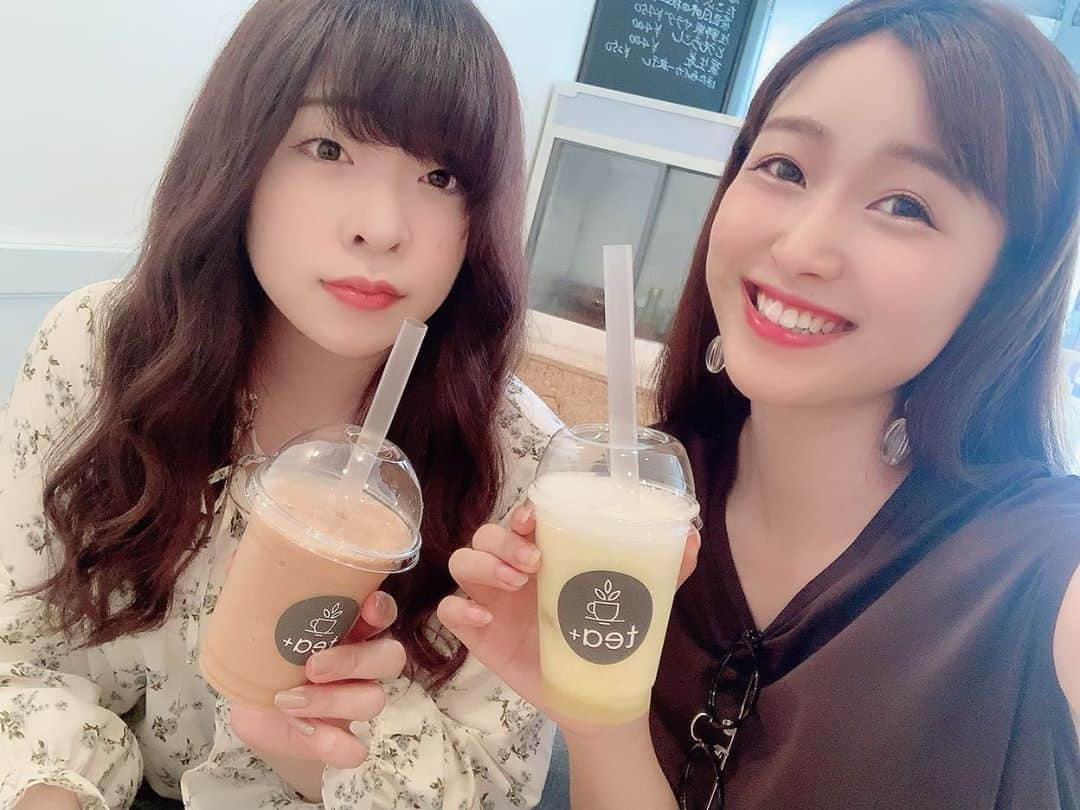 岩本恵美加さんのインスタグラム写真 - (岩本恵美加Instagram)「◌𓈒𖡼﻿ 今年初かき氷はtea+の ミルクティーナッツ🍧 ㅤㅤ しっかりした氷に見えたから思いっきり噛んだら ふわさらな氷でびっくり👀！ 頭キーンってならないやつだ🥺 ㅤㅤ ミルクティー氷を削ってるから 味も薄くならないし 下のパンナコッタと相性が良い◎ ㅤㅤ メロンジュースもチョコのクロワッサンも おいしかった😋🥐♬ ㅤㅤ 次は何にしよう🤔💕 ㅤㅤ ┈┈┈┈┈┈┈┈┈┈┈┈┈┈┈┈┈┈┈┈┈ #shizuoka #cafe #sweets #sweetstagram #kakigori #milktea #pannacotta #dessert #静岡 #静岡カフェ #かき氷 #ミルクティー #メロンジュース #クロワッサン #紅茶専門店」8月27日 18時18分 - emk_iwmt