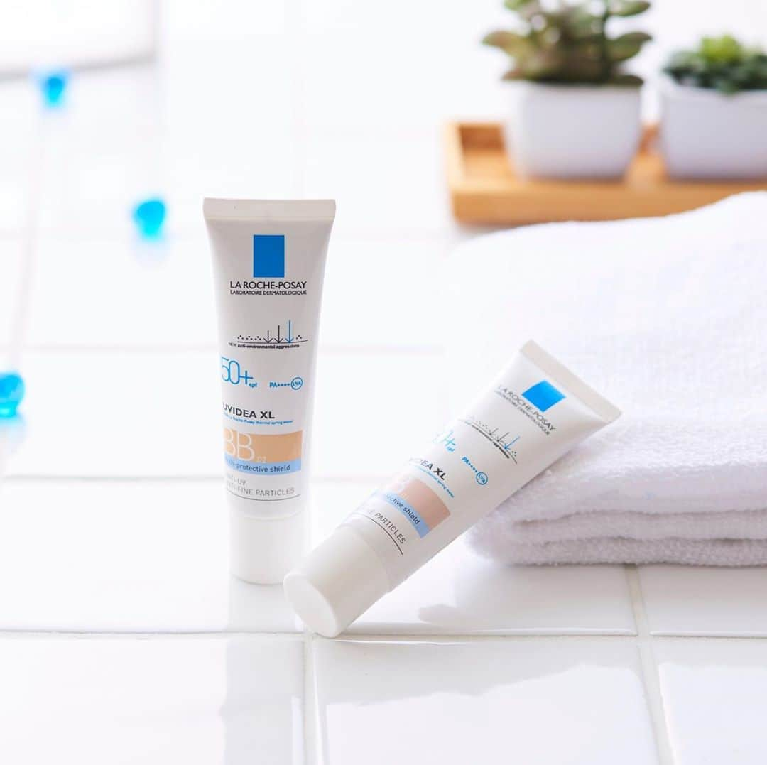 LA ROCHE-POSAY JAPAN ラロッシュポゼさんのインスタグラム写真 - (LA ROCHE-POSAY JAPAN ラロッシュポゼInstagram)「＼夏メイクに嬉しいキットが登場！／ . #UVイデア XL プロテクションBB と #ターマルウォーター がセットになった #夏メイク に嬉しいキットが登場です✨ . UVイデア XL プロテクションBBは SPF50+・PA++++と、紫外線防御効果もしっかり。 . ロングUVA防御テクノロジー採用で、紫外線からしっかり肌を守りながら シミ・色むらなど肌の気になる部分もしっかりカバーし ツヤのある、自然で明るい印象に仕上がります✨ . ▼カラーは２種類！▼ 【01：ライト】透明感のある仕上がり　＜肌色＞色白で明るい、ピンク系統の方 【02：ナチュラル】健康的で自然な仕上がり　＜肌色＞黄色肌の系統の方 . 今日から公式サイトで、UVイデア XL プロテクションBB＋ターマルウォーター50mlがセットになったキットも発売中。今ならUV製品全品が期間限定で送料無料🌿 この機会にぜひお試しくださいね。 . #ラロッシュポゼ #larocheposay #乾燥肌 #敏感肌 #敏感肌対策 #スキンケア #低刺激 #低刺激設計 #日焼け止め #日焼け対策 #日焼け止めクリーム #紫外線 #紫外線カット #紫外線ケア #UVケア #UVカット  #人気コスメ  #スキンケア購入品 #スキンケア好きさんと繋がりたい #肌活 #肌荒れ対策 #美容マニア #美肌づくり #キレイになりたい #夏メイク #スキンケア紹介 #スキンケア好き #敏感肌スキンケア」8月27日 18時10分 - larocheposayjp