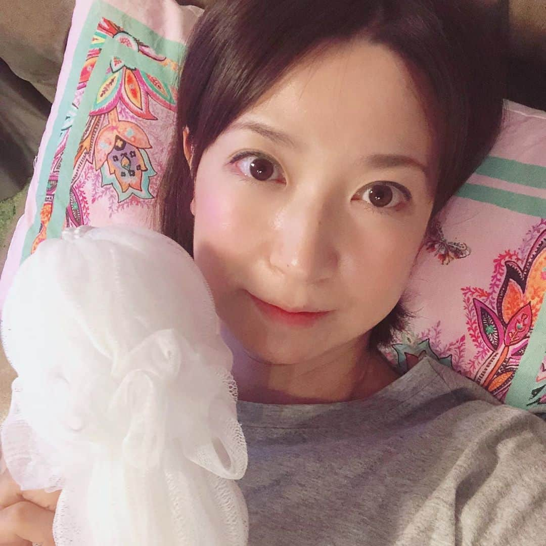 田野辺実鈴さんのインスタグラム写真 - (田野辺実鈴Instagram)「今日は声のお仕事でした🎤 帰りに、モコモコ泡が立つボディタオル購入🧼ゆっくり汗を流しましょう☺️ ＴＢＳドキュメンタリー番組 「東京の空」で声の出演します。 今度の日曜日8/30（日）、 深夜1:20〜、 ご覧いただければ嬉しいです📺 https://www.tbs.co.jp/tokyo-no-sora/ #tbs #tbsスパークル #東京の空 #声のお仕事 #いつもと違う感じ #tbsドキュメンタリー #小田和正 さん #ナレーション #ナレーター田野辺実鈴」8月27日 18時11分 - misuzu_tanobe