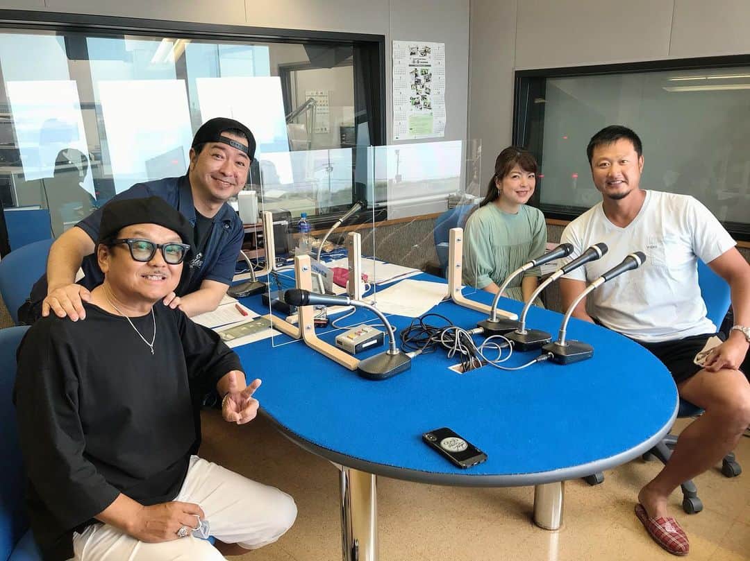 のインスタグラム：「* wbs和歌山放送『マエオカテツヤの全開！木曜日』、今日の1組目のゲストは元メジャーリーガーのマック鈴木さんと歌手のTONPEIさんでした✨マック鈴木さんの爪切りのお話とても興味深かったです。私も娘の爪のお手入れ、ヤスリを使ったりしながらもっと丁寧にしてあげよう☺️気になる方はぜひらじこのタイムフリーで📻💕💕 . #マック鈴木 さん #TONPEI さん #マエオカテツヤの全開木曜日 #マエオカテツヤ さん #てっちゃん #wbs #和歌山放送 #和歌山 #radio #ラジオ #アナウンサー #ママ時々アナウンサー #ママウンサー」
