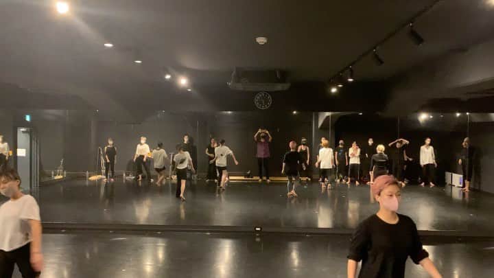 黒須洋壬のインスタグラム：「黒須洋嗣 JAZZ CLASS 2020.Aug.27th @danceworks_jpn  @xross #昼鳶 #ヨルシカ #mask #godenergy  #dance  #jazzdance #tokyo #japan」