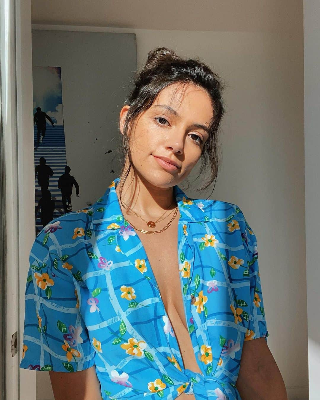 ベサニー・モータのインスタグラム：「this shirt gives me big *dad on vacation* vibes」