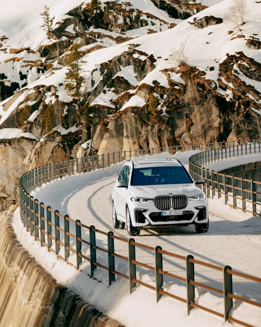 BMWさんのインスタグラム写真 - (BMWInstagram)「Here to change your perspective on luxurious driving experience, forever. #TheX7 #BMW #X7 #BMWxMonocle」8月28日 3時59分 - bmw