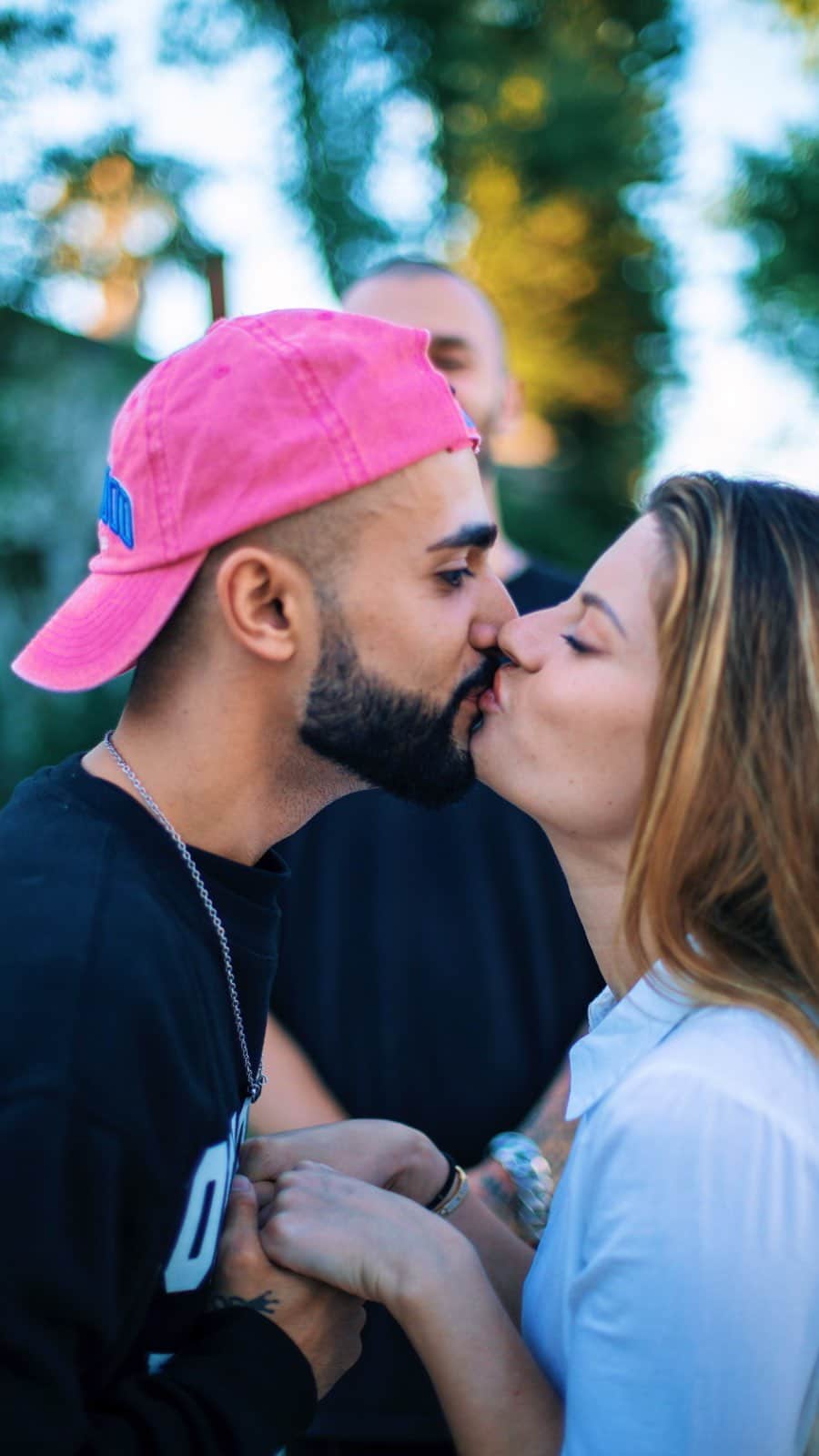Hannah Stockingのインスタグラム：「@gusein.gasanov @anwar (this is also a joke I didn’t actually get married)」