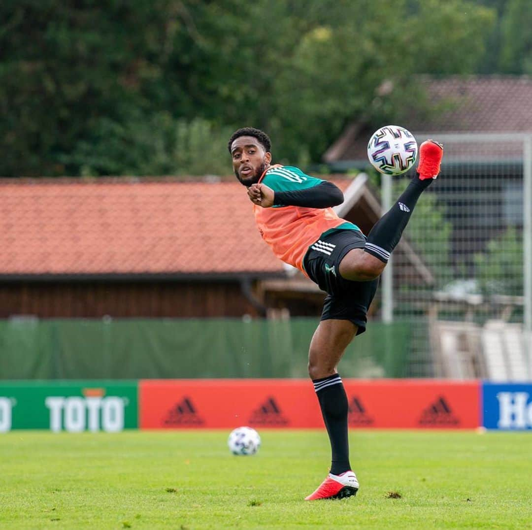 レロイ・フェルさんのインスタグラム写真 - (レロイ・フェルInstagram)「Last training day, on training camp... 🔴⚪️⚫️」8月28日 4時32分 - leroyfer