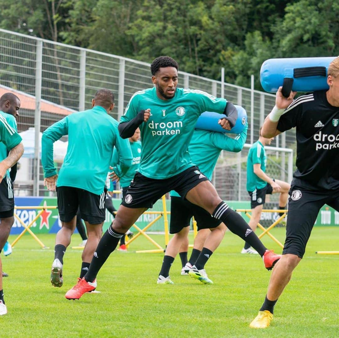 レロイ・フェルさんのインスタグラム写真 - (レロイ・フェルInstagram)「Last training day, on training camp... 🔴⚪️⚫️」8月28日 4時32分 - leroyfer