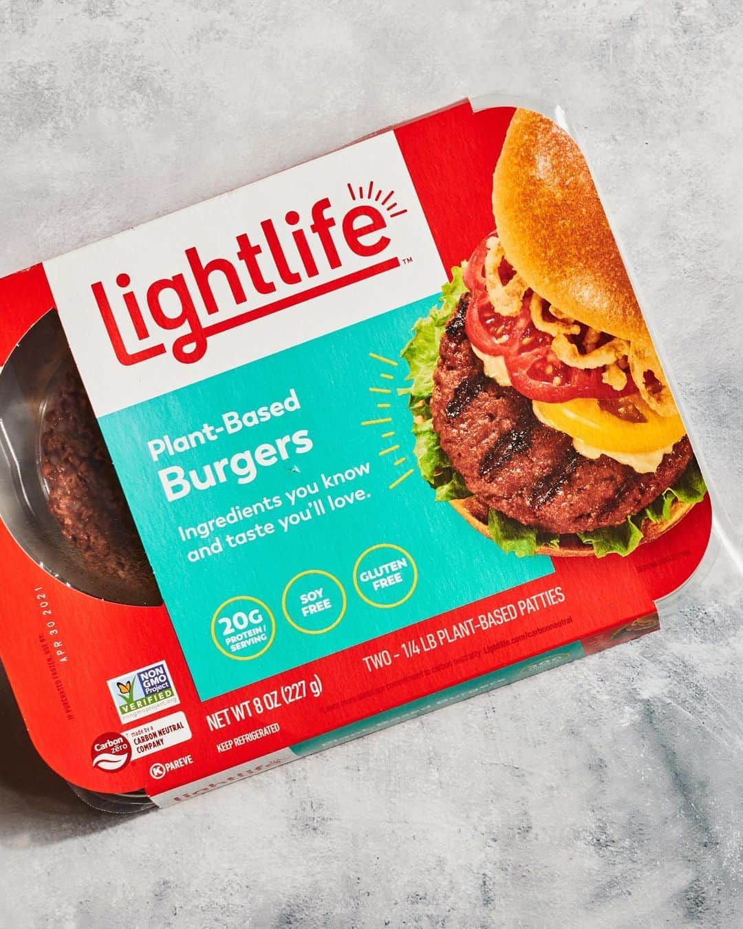 Gaby Dalkinさんのインスタグラム写真 - (Gaby DalkinInstagram)「It’s about 1000 degrees too hot out to cook inside so you know what that means - BURGER NIGHT at the grill! #ad The new and improved @lightlifefoods Plant-Based Burgers (which honestly I’m having trouble keeping stocked because Thomas is going through them at a rapid pace) are the perfect short cut for making burgers!  They’re made with only simple, recognizable ingredients and grill up perfectly! Topped with all my fav plant-based toppings for a perfect evening in! #Lightlife Here's what I topped mine with! 1: Lightlife Plant-Based Burgers, 2: Grilled Portobello Mushrooms 3: Arugula 4: Sliced Heirloom Tomatoes 5: Sliced Red Onions 6: Sliced Avocado and 7: caramelized onions! What would you use?!  (If you’re going with the same toppings as mine, this serves 2, prep time is roughly 10 minutes, cook time 10 minutes for the burgers!!)」8月28日 4時52分 - whatsgabycookin