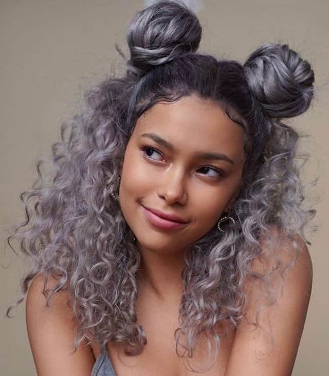 CosmoProf Beautyさんのインスタグラム写真 - (CosmoProf BeautyInstagram)「Double the #SpaceBuns , double the fun!💜👽⁣⁣ ⁣⁣ Curly space buns by @bescene and @megmdoeshairs who used @schwarzkopfusa Igora Royal and Igora Vibrance colors.⁣⁣ ⁣⁣ Find Schwarzkopf color through your salon consultant, online and at your local #cosmoprofbeauty where you are #licensedtocreate⁣⁣ ⁣⁣* #repost #schwarzkopfprofessional #schwarzkopfpro #morevibrance #igoraroyal #texturedhair #haircurls #curlynatural #naturalcurls #naturallycurly #curlyhairstyles #curlyhairdontcare #vivids #vividhair #purplehair #purplehairdontcare #lilachair  #lavenderhair #hairbun #festivalhair #topknot #messybun」8月28日 5時00分 - cosmoprofbeauty