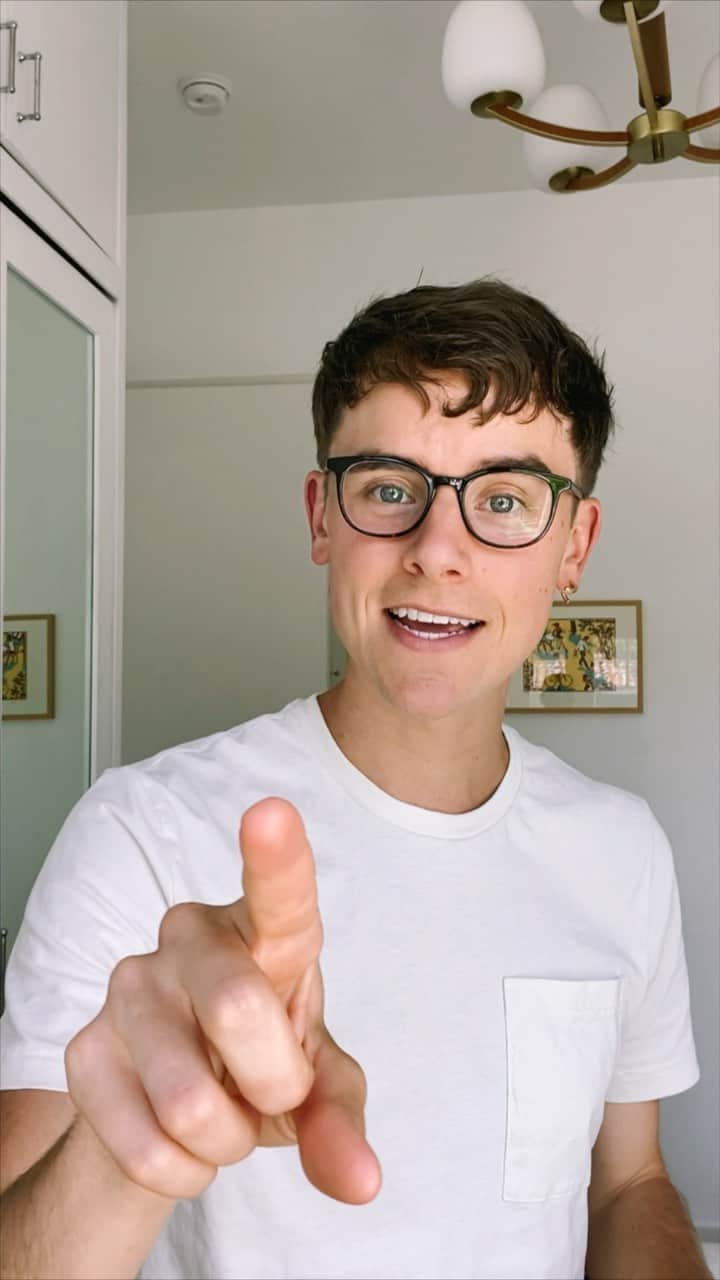 コナー・フランタのインスタグラム：「We all have them! We all could use a little more of them! From Serotonin to Dopamine, here’s how to set yourself up for more internal positivity :)」