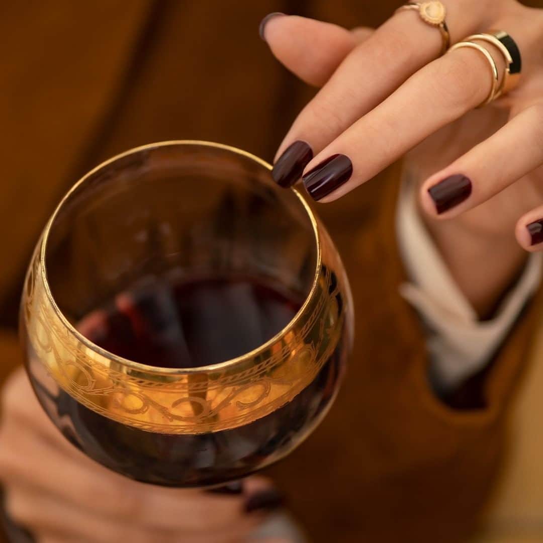 OPIさんのインスタグラム写真 - (OPIInstagram)「Pop the cork! A deep bouquet of ripened berries creates a velvety burgundy hue inspired by #Milan. 🍷  Shade: #ComplimentaryWine   #ColorIsTheAnswer #OPIMuseOfMilan #RedMani #BurgundyMani #BoldMani #FallNails #FallFashionTrends #Fall2020Trends #FallMani #NailInspo #RedNails #OPIObsessed」8月28日 5時00分 - opi