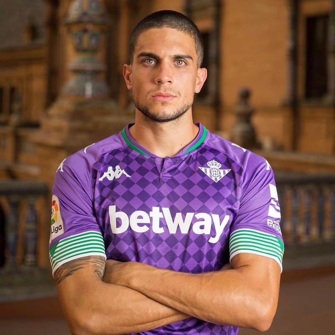 マルク・バルトラのインスタグラム：「Nueva segunda equipación, temporada 20/21 . 🟪🟩 @realbetisbalompie @laliga」
