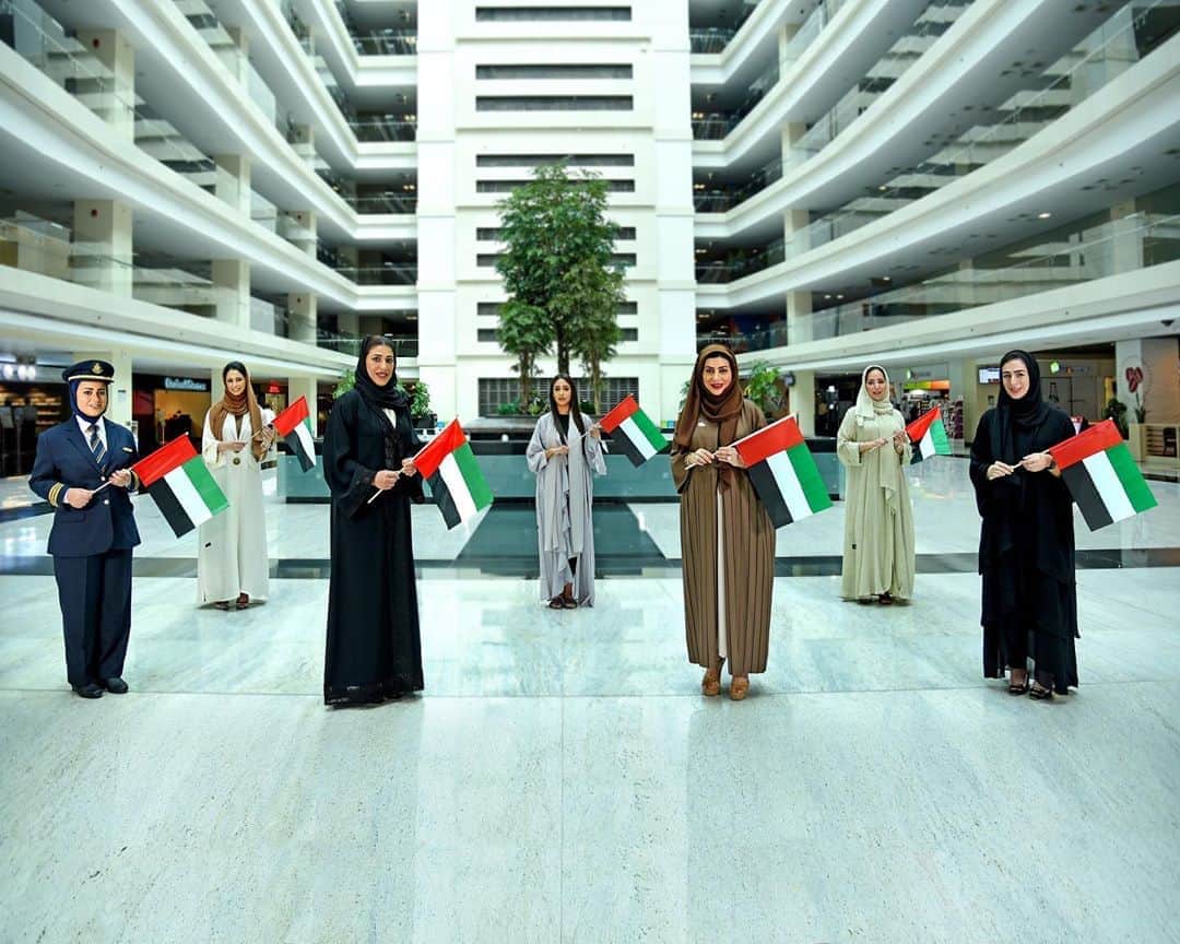 エミレーツ航空さんのインスタグラム写真 - (エミレーツ航空Instagram)「‏The Emirates Group has come together to thank its female Emirati workforce, who collectively demonstrate the qualities and skills that will drive forward the UAE’s vision, and its journey towards the next 50 years of development. Happy #EmiratiWomensDay  نحتفل بزميلاتنا اللاتي أظهرن الالتزام وحققن النجاح في أدوارهن المتنوعة في مجموعة الإمارات. وتجسّد نساؤنا بكل شجاعةٍ وتفانٍ القيم التي تدعم رؤية دولة الإمارات العربية المتحدة، ورحلتها نحو الخمسين عاماً المقبلة من التقدم والازدهار. هنيئاً للمرأة الإماراتية في يومها」8月27日 20時19分 - emirates