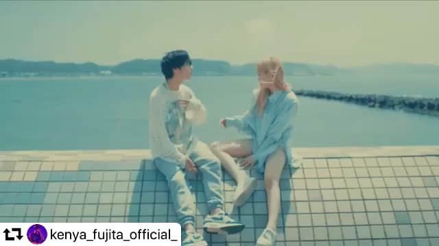 TOMO のインスタグラム：「@kahoh_official 「SUMMER TIME」Feat @kenya_fujita_official_  の監督しましたー！夏にピッタリなフレッシュな2人と楽曲になってます！ Producer @klooz  Director  @iam_whyte  #works #director #repost @kenya_fujita_official_ ・・・ 「Summer Time feat. KENYA」MVが公開されました！最高なサマーソングになってますので是非チェックしてください🌊」