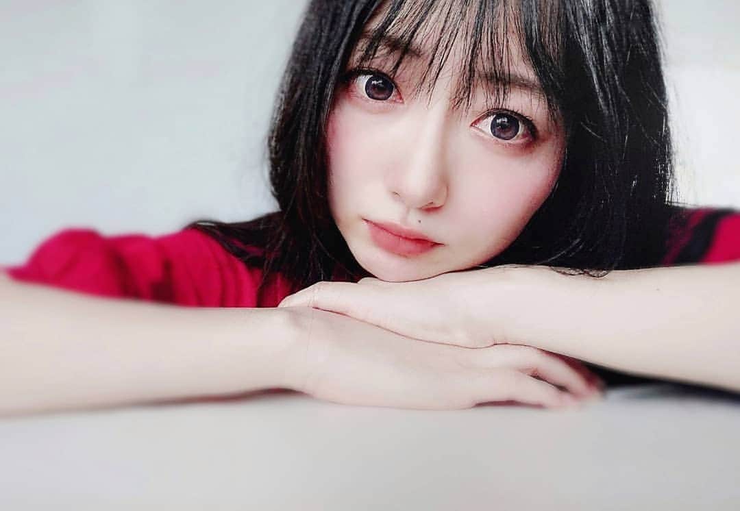 五月女璃奈のインスタグラム：「思いついた事まずはすぐ行動してみよう！そしてそのあと、どうするかを考えよう。 . 頭の中でずっと考えているより動いちゃったほうが進むべき方向がすんなりと見えてきたり、選択肢が広がったりするよね✏️ . 【後悔しないように。】 #勉強 #試験 #国家試験 #社労士 #社会保険労務士」