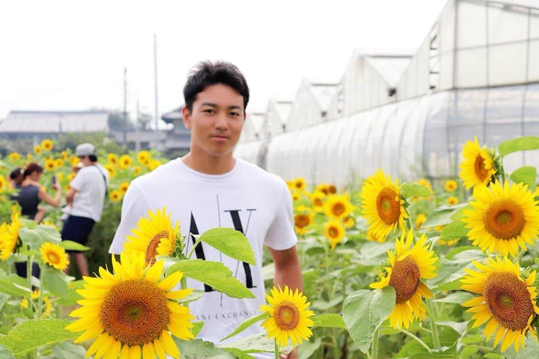 Momoeのインスタグラム：「#happy #家事 #育児 #family #家族 #boy #smile #男の子 #息子 #code #love #lucky #kids #子供 #thankyou #宝物 #ベビー #fashion #follow #心 #縁 #パパ #ママ #家族写真 #男の子ママ #赤ちゃん写真 #photo #子育て #1歳 #flower」