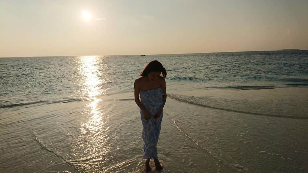 のインスタグラム：「もう夏が終わるって本当ですか？ .  #sea #trip #summer #sunset  #過去pic」