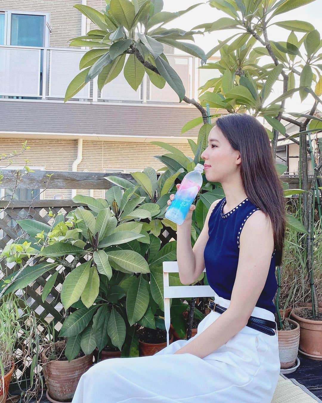 のインスタグラム：「水素水を超えるナチュラルウォーター🚿  “細胞を潤す水”と言われているお水、プラズマ解離水✨ これ持ってるとみんなからボトル可愛い！ って言ってもらえる☺️💗  マスクもしてるし暑いから こまめな水分補給忘れずに！！  #プラズマ解離水 #plasma_kairisui #細胞を潤す水 #解離水」