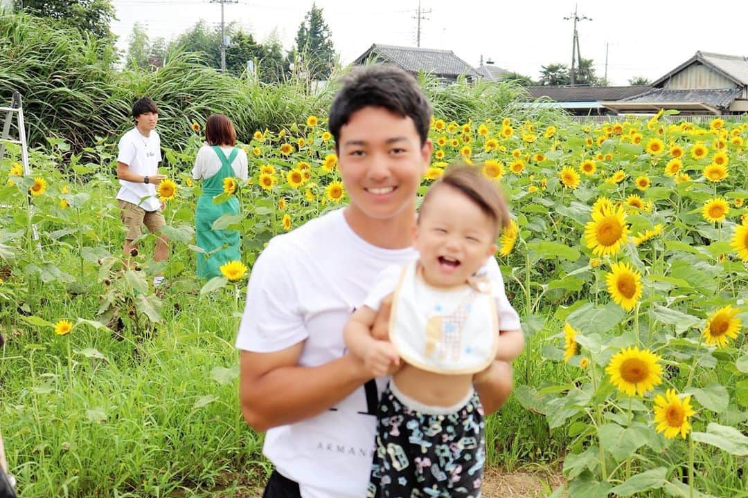 のインスタグラム：「#happy #家事 #育児 #family #家族 #boy #smile #男の子 #息子 #code #love #lucky #kids #子供 #thankyou #宝物 #ベビー #fashion #follow #心 #縁 #パパ #ママ #家族写真 #男の子ママ #赤ちゃん写真 #photo #子育て #1歳 #flower」