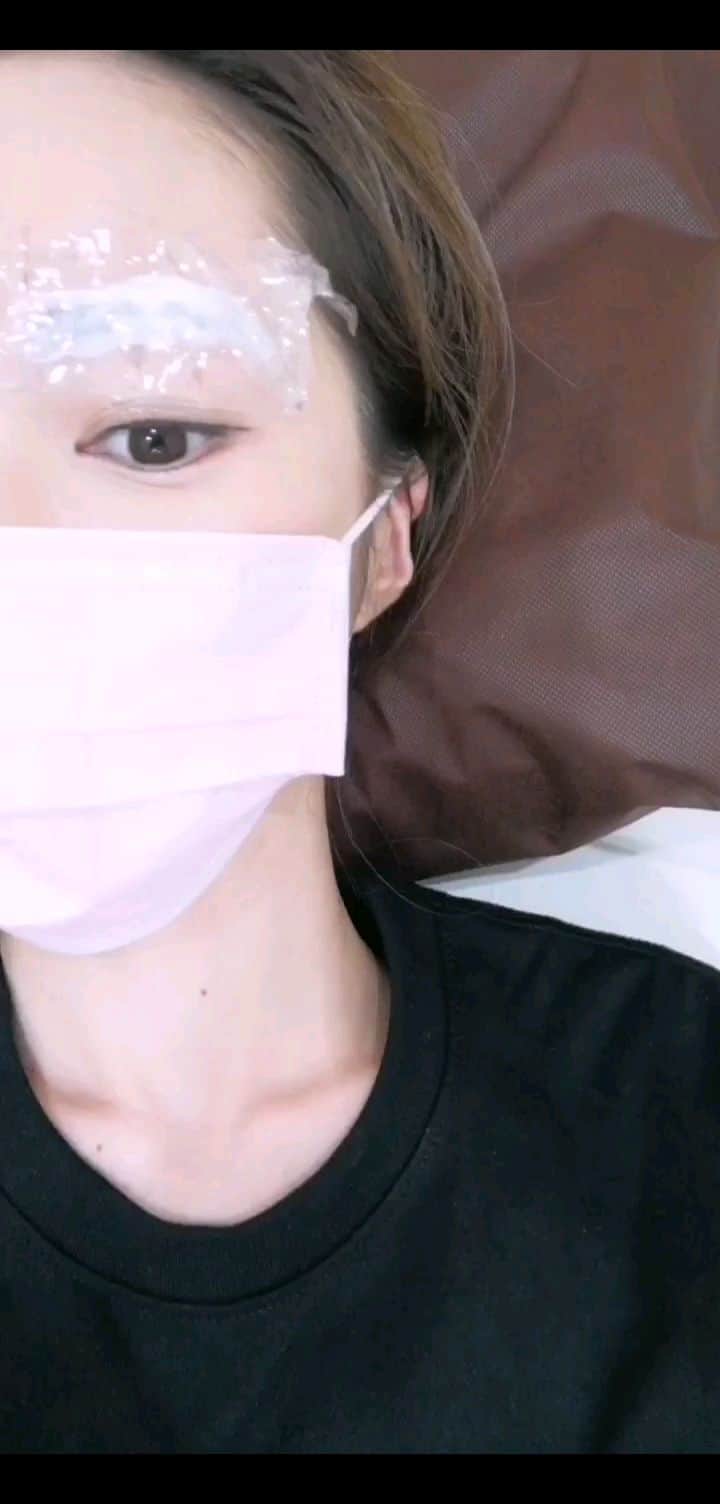 のインスタグラム：「流行りの眉毛のアートメイクきました！ PR案件じゃないよん✌️ ガチ実費です！ メディカルブローさんにて 13万円+消費税でした～！  質問はコメントにお願いいたします✨」