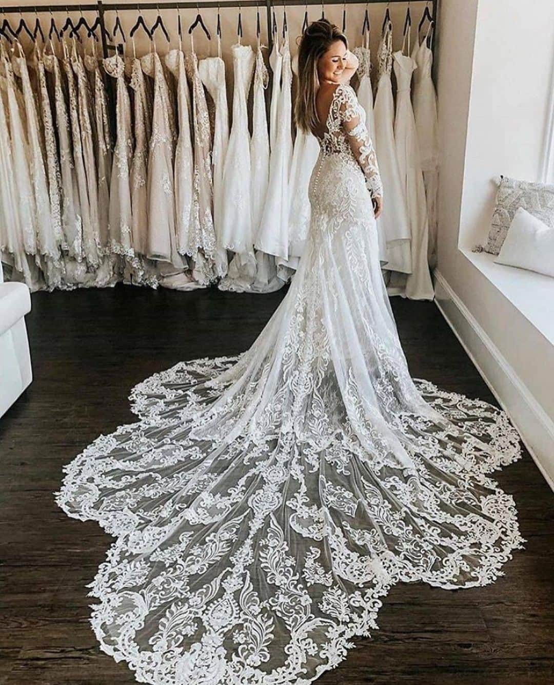 Wedding ?さんのインスタグラム写真 - (Wedding ?Instagram)「Which one? 1-6? ♥️ . . . . . . . . .  #dress  #vestido #weddingdecor #decoracaocasamento  #wedding #bride #bridetobe #noiva  #vestidodenoiva #weddingdress #weddinggown  #casamento #honeymoon #luademel #destinationwedding #weddingideasbrides」8月27日 20時42分 - weddingideas_brides