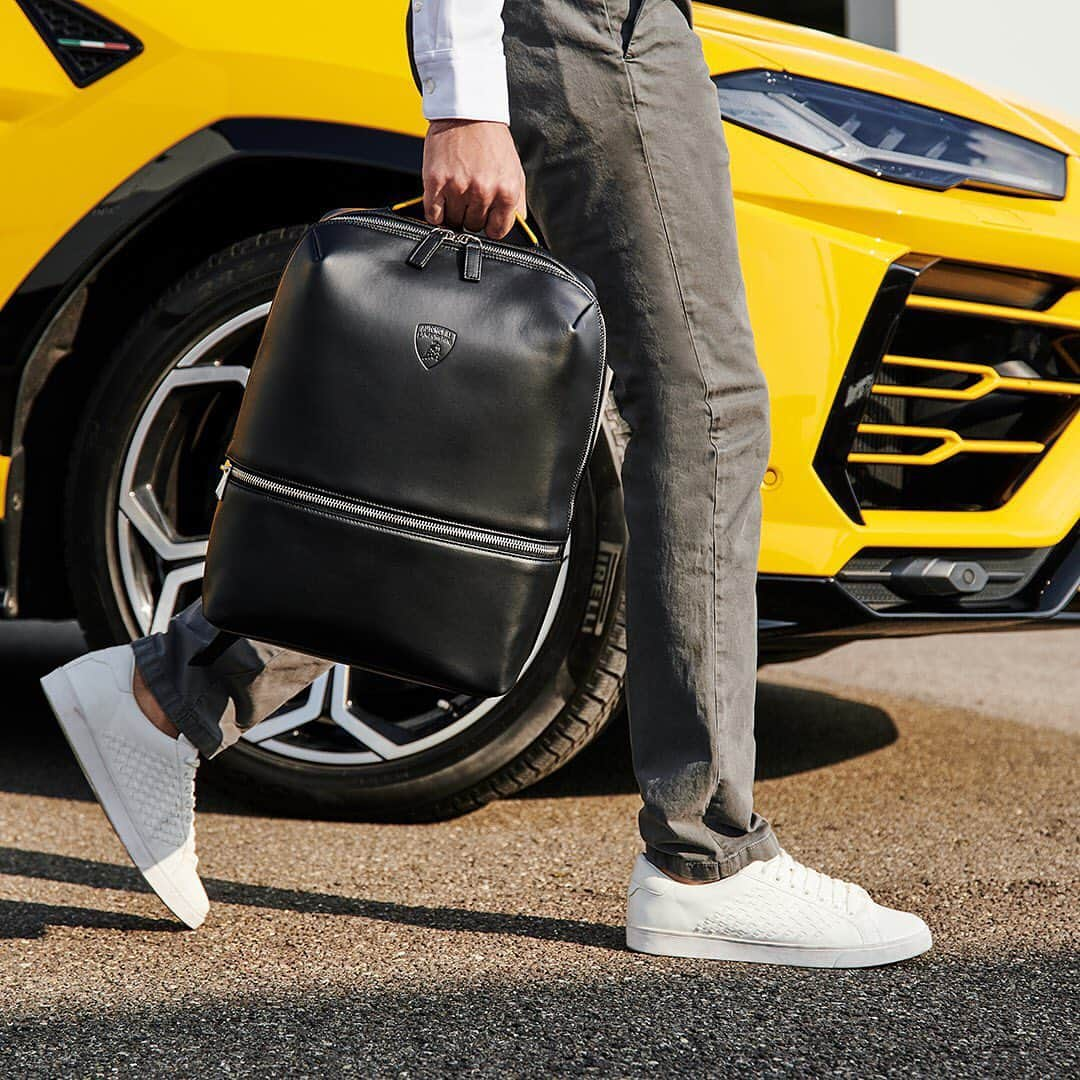 ランボルギーニさんのインスタグラム写真 - (ランボルギーニInstagram)「Style brings out personality.    Accessorise with Lamborghini excellence in the form of this Lamborghini Backpack and be your unique self. Check it out now!   #Lamborghini #LamborghiniStyle」8月27日 21時00分 - lamborghini