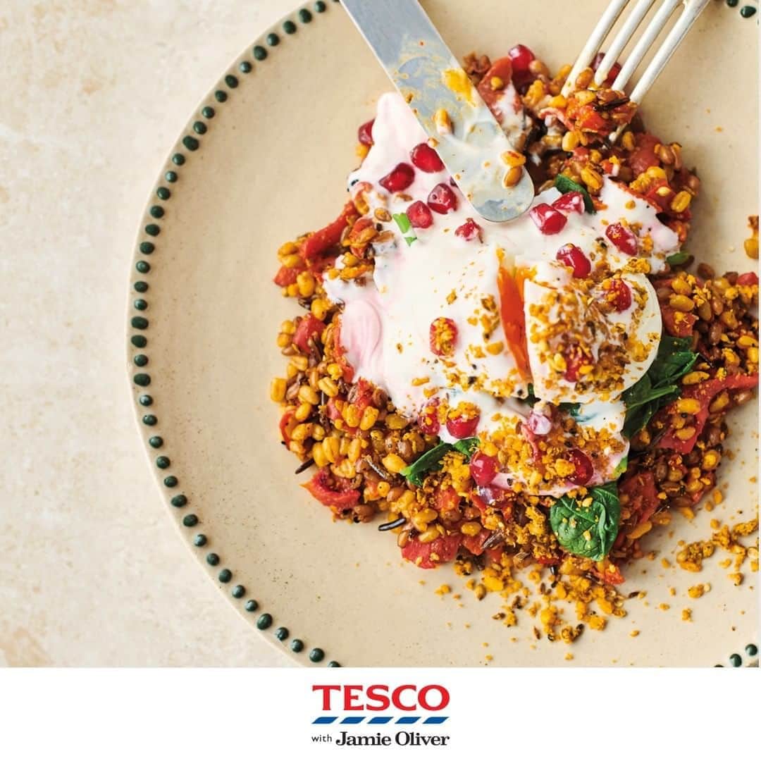 Tesco Food Officialさんのインスタグラム写真 - (Tesco Food OfficialInstagram)「Put some sunshine on your plate with this recipe from @jamieoliver’s new book, 7 Ways. This Sunshine Egg Salad is bursting with flavour, thanks to the spicy dukkah. You've got to try it!  Ingredients 2 tbsp dukkah 250g pouch wholegrain rice with quinoa ½ x 460g jar of roasted red peppers 200g baby spinach 4 large free-range eggs ½ a pomegranate 2 heaped tbsp natural yogurt  Method  1. Put a large pan of salted water on to simmer for your eggs. Toast most of the dukkah in a large non-stick frying pan on a medium heat for 2 mins, then tip in the grains. Drain, finely chop and add the peppers.   2. Cook and stir for 5 mins, season, then divide between your plates. Return the pan to the heat and quickly wilt the spinach. Season to perfection and divide over the grains.  3. Meanwhile, crack each egg into the simmering water in one fluid movement and poach for 3 mins, or until cooked to your liking. Squeeze a little pomegranate juice into a bowl and ripple through the yogurt, then bash the pomegranate half with the back of a spoon so the remaining seeds tumble out.  4. Drain the eggs on kitchen paper, then place on top of the spinach. Spoon over the pomegranate yogurt, then sprinkle with the remaining dukkah and the pomegranate seeds.」8月27日 21時00分 - tescofood