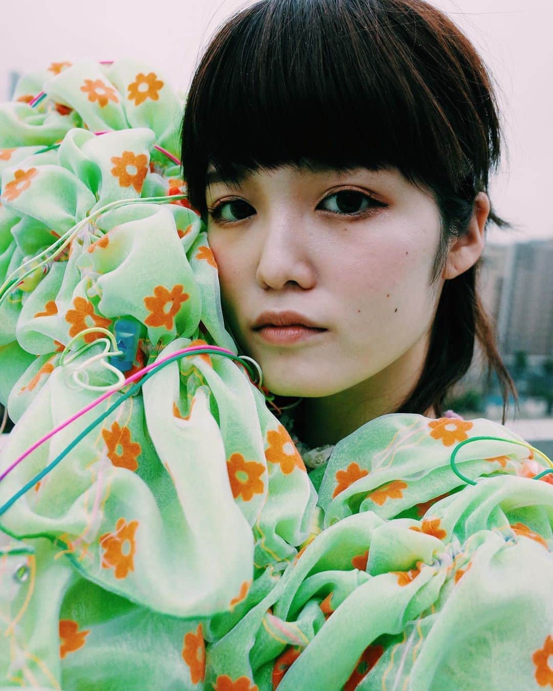 のインスタグラム：「・ ・ ・ 髪型にはいつも突っ込みどころをつくることにしているよ🌸 ・ ・ fashion..moewatanabe model..はるたろう hair&photo..トヲル ・ ・ #moewatanabe #gr_meet_japan」