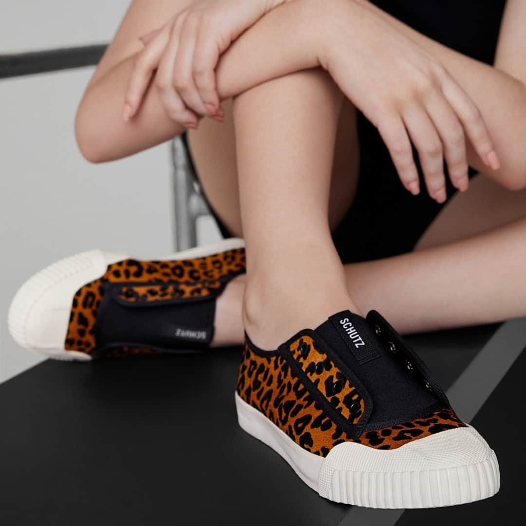 Schutzのインスタグラム：「SCHUTZ SMASH: Be WILD & COOL . 🖤  SMASH YOURSELF!  #schutzsmash #newin」