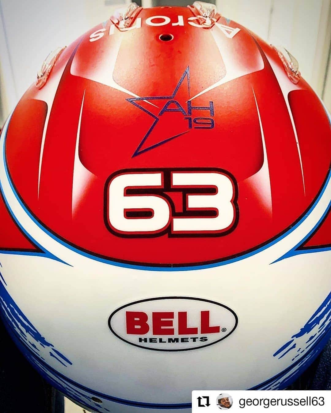 F1さんのインスタグラム写真 - (F1Instagram)「George Russell's helmet features a new logo designed in Anthoine Hubert's honour . #F1 #Formula1 #AH19」8月27日 21時20分 - f1