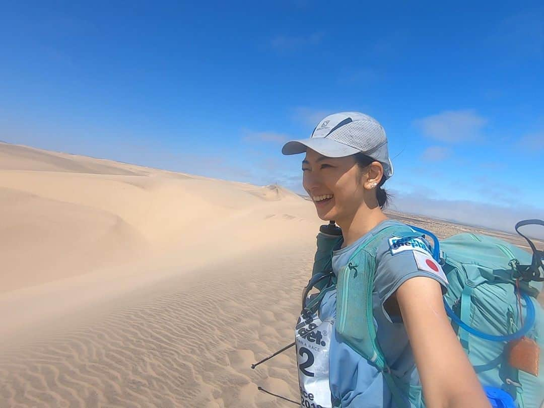 矢原里夏さんのインスタグラム写真 - (矢原里夏Instagram)「#SalomonWMN world campaign has begun!!﻿ My kind of running course❤️ #ヤハラサハラ2_ナミブ砂漠篇  #Repost @salomon_japan with @make_repost﻿ ・・・﻿ 夏は汗をかきながら登山を楽しみ、冬は寒さを我慢しながらスキーを楽しむ。春夏秋冬、山を遊び場にするアウトドア女子はとっても素敵、まだチャレンジしたことないけど、クライミングやトレランだってやってみたい。そんな1年中アウトドアを愛する素敵女子の為のキャンペーンがスタート！﻿ ＃SalomonWMN キャンペーン﻿ インスタグラムで人気のハッシュタグで“My kind of 〇〇(私好みの〇〇）”を発信してサロモン特製#BeautyBag を手に入れよう！﻿ -キャンペーン参加までの3Step-﻿ Step1﻿ @salomon_japan ＆ @salomon 2つのアカウントをフォロー﻿ Step2﻿ 撮影したあなた好みの〇〇の写真や動画にMy Kind of #〇〇＆#SalomonWMN ２つのハッシュタグをつける﻿ Step３﻿ @salomon_japan ＆ @salomon 2つのアカウントをメンションしてサロモンに対する想いを添えて投稿！﻿ 応募期間：2020.8.26-2020.9.13﻿ 詳しくは下記リンクをご確認ください。﻿ www.salomon.com/salomon-wmn （英文）﻿ 皆様のご応募お待ちしております！﻿ ﻿ 抽選はグローバルで行われます。当選の方にはグローバルから直接ご連絡させていただきます。﻿ ﻿ ・﻿ ・﻿ ・﻿ ・﻿  #runninggirl #running #marathon #ultramarathon #trailrunning  #namib #desertrace #sportsgirl #TRIP #TRAVEL #gopro #goprojp #旅 #旅行 #ランニング #ランニング女子 #スポーツ女子 #トレラン #マラソン #ウルトラマラソン #砂漠マラソン  #ヤハラリカ #rikayahara #アウトドア女子 #ナミビア」8月27日 21時21分 - rika_yahara