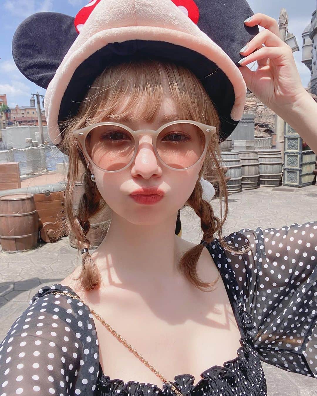 柴田あやなのインスタグラム：「ちょっと前のdisney sea🙌🏻❤︎ 初めてソアリンのれたけど思ってた100倍楽しいアトラクションで 終わったあと涙目で拍手してた（笑）ソアリン本当すごい、とにかく最高、、、」