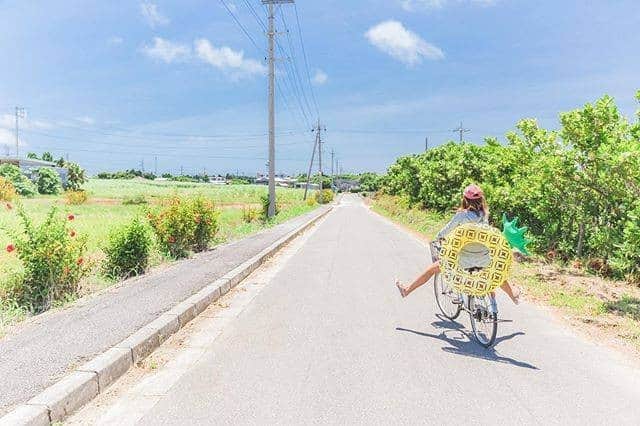 Be.okinawaさんのインスタグラム写真 - (Be.okinawaInstagram)「Put on your everyday wear and head to the beach! There’s plenty of time to enjoy as the sunset is around 7pm in the summer.  📍:Hateruma Island, the Yaeyama Islands  The southernmost inhabited island, Hateruma.  Great way to cover the entire nature rich island in 2 ~ 3 hours is to rent a bike. 📷:@jun19830313 Thank you for sharing your lovely picture.  We look forward to welcoming you when things settle down. Stay safe! #okinawaathome #staysafe  Tag your own photos from your past memories in Okinawa with #visitokinawa / #beokinawa to give us permission to repost!  #haterumaisland #yaeyamaislands #波照間島 #八重山群島 #하테루마섬 #야에야마제도 #cycling #refreshing」8月27日 21時19分 - visitokinawajapan