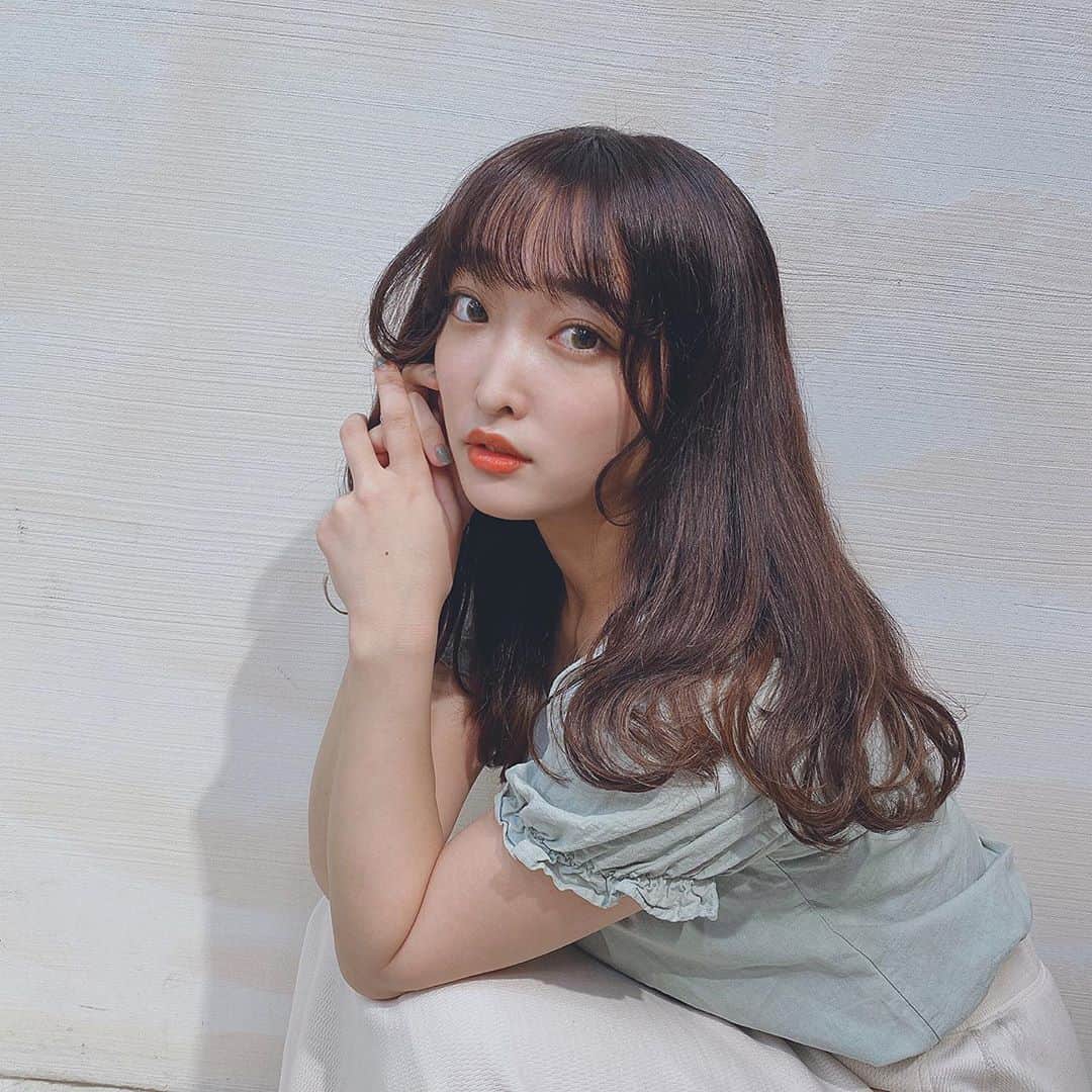 のインスタグラム：「みなみ大人化計画 第一弾 「髪の毛暗めにする」 ってことで @_misaki04  さんに マロンベージュ にしてもらいました！！ 可愛い色〜🌰🌰🌰 ありがとうございます✿✿」