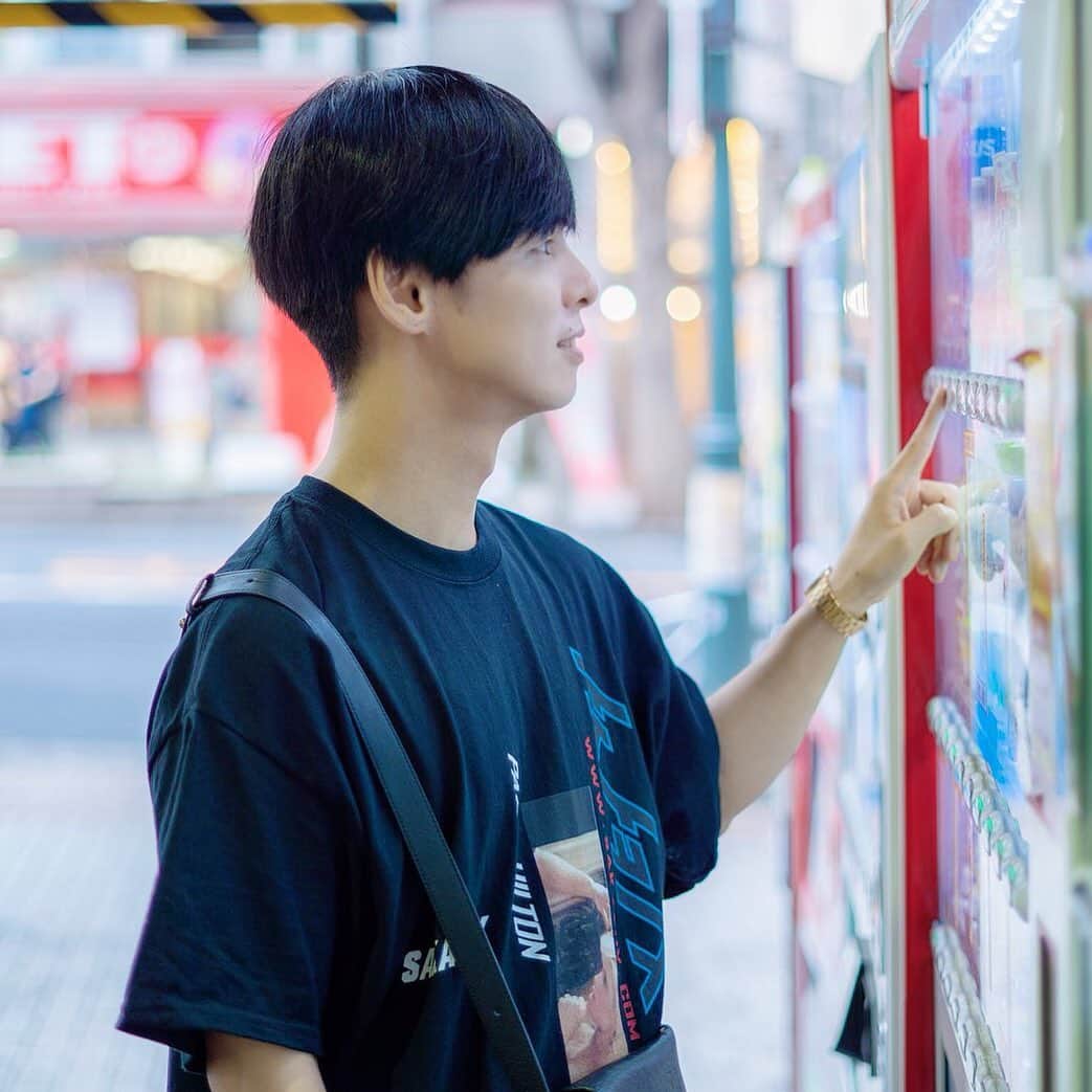 のインスタグラム：「お金がなくて何もできないよって言ってる人は お金があっても何もできない！ お金なくても信頼を貯金(貯信)できていればお金を出したいって人がたくさん現れます💰 信頼は財産であり換金できるし お金みたいなものなんです😊  信頼とは 他人よりも丁寧に印象の残る挨拶ができ、 ありがとうやごめんねを素直に言えて、 全て肯定文で会話ができる、 100求められたら200の仕事で返し、 相手に得してもらい他人の幸せを心から願える、 他人の目を気にせず本心を発信でき、 自己責任能力があり、 約束を守れる人、 キリがないのでこの辺で… #資本金がなくても資本信と資本心があればビジネスはできる  #炭酸水一択」