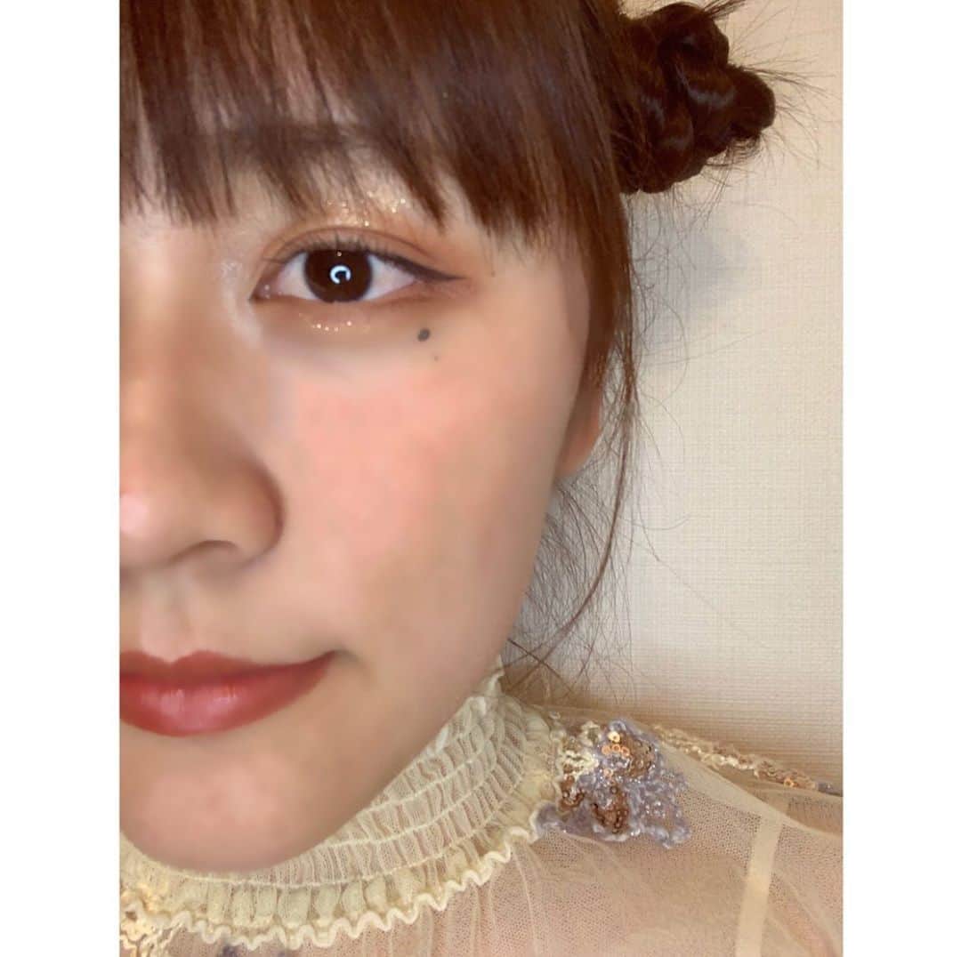 のインスタグラム：「🧧 . . . ♥️チャイボーグメイク♥️ eyeshadow : @urglam_official #ブルーミングアイカラーパレット 01   @shuuemura #プレスドアイシャドー   eyeliner : @loveliner_official   lip : @excelmake  #ステインオンバームルージュ GB06   @revlon @revlonjapan  #ウルトラhdジェルリップカラー 715  facecolor : @kate.tokyo.official_jp . . . . #メイク #チャイボーグ#中華メイク#イエベ#イエベ秋#秋メイク#女子大生 #メイク好き #ヘアアレンジ #ツインテールアレンジ #ツインおだんご #makeup#chinesemakeup #autamnmakeup #seasonalmakeup #me#fyp#foryourpage#♥️」