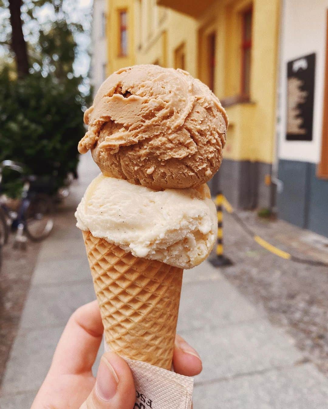 STIL IN BERLINのインスタグラム：「One upside to the not-so-great weather - no line at @jonesicecream ! 🍦  #foodinberlin #berlinfood #berlinfoodguide #berlinfoodie #jonesicecream #stilinberlin」