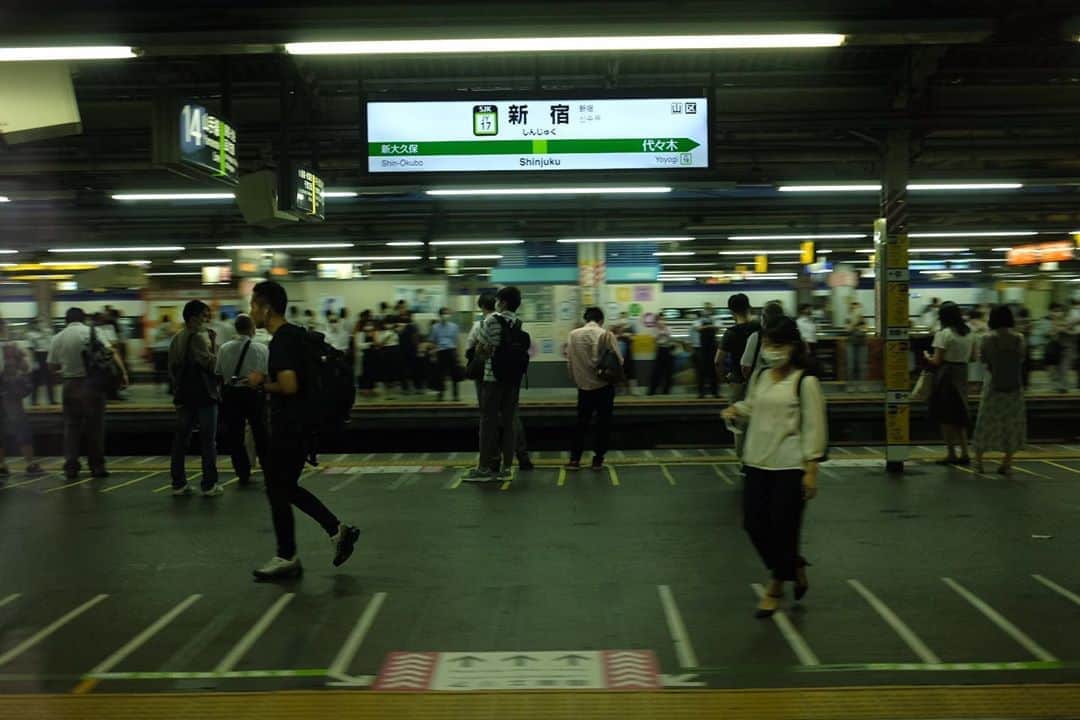小林十市さんのインスタグラム写真 - (小林十市Instagram)「#xpro2 #fujinon27mm#写真撮るの好き#tokyo#shinjuku #yamanoteline#車窓」8月27日 21時56分 - monsieur_11