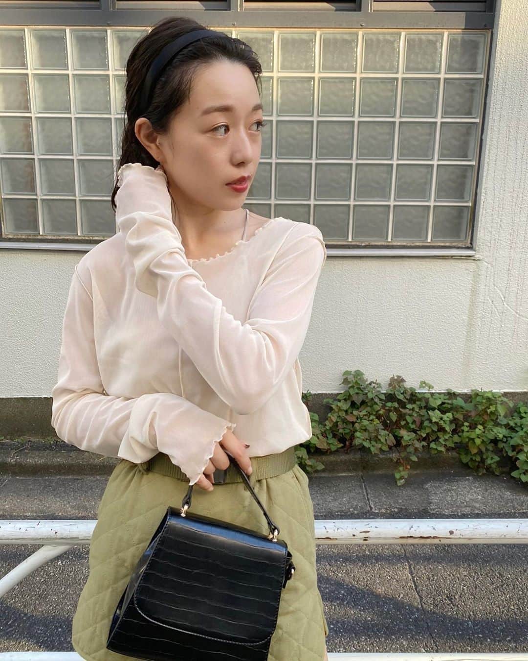 のインスタグラム：「ㅤㅤㅤㅤㅤㅤㅤㅤㅤㅤㅤㅤㅤ ㅤㅤㅤㅤㅤㅤㅤㅤㅤㅤㅤㅤㅤ 今日店舗に入荷したチュールメロートップス これは多分2色買いするやろうなぁ。。 ㅤㅤㅤㅤㅤㅤㅤㅤㅤㅤㅤㅤㅤ 1枚で着ても可愛いけどニットのインナーとして レイヤードするのもかわいかった！♡ ㅤㅤㅤㅤㅤㅤㅤㅤㅤㅤㅤㅤㅤ ㅤㅤㅤㅤㅤㅤㅤㅤㅤㅤㅤㅤㅤ #シアートップス #チュールトップス #kana_chicode #ちわcode #whoswhochico #salonbychico ㅤㅤㅤㅤㅤㅤㅤㅤㅤㅤㅤㅤㅤ」