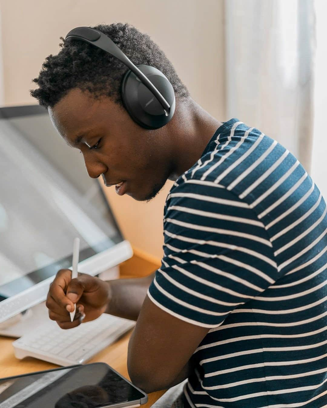 BOSEさんのインスタグラム写真 - (BOSEInstagram)「That end-of-summer, back-to-school, grind-time feeling. #WorkHard #PlayHard #BoseHeadphones ​」8月27日 22時00分 - bose