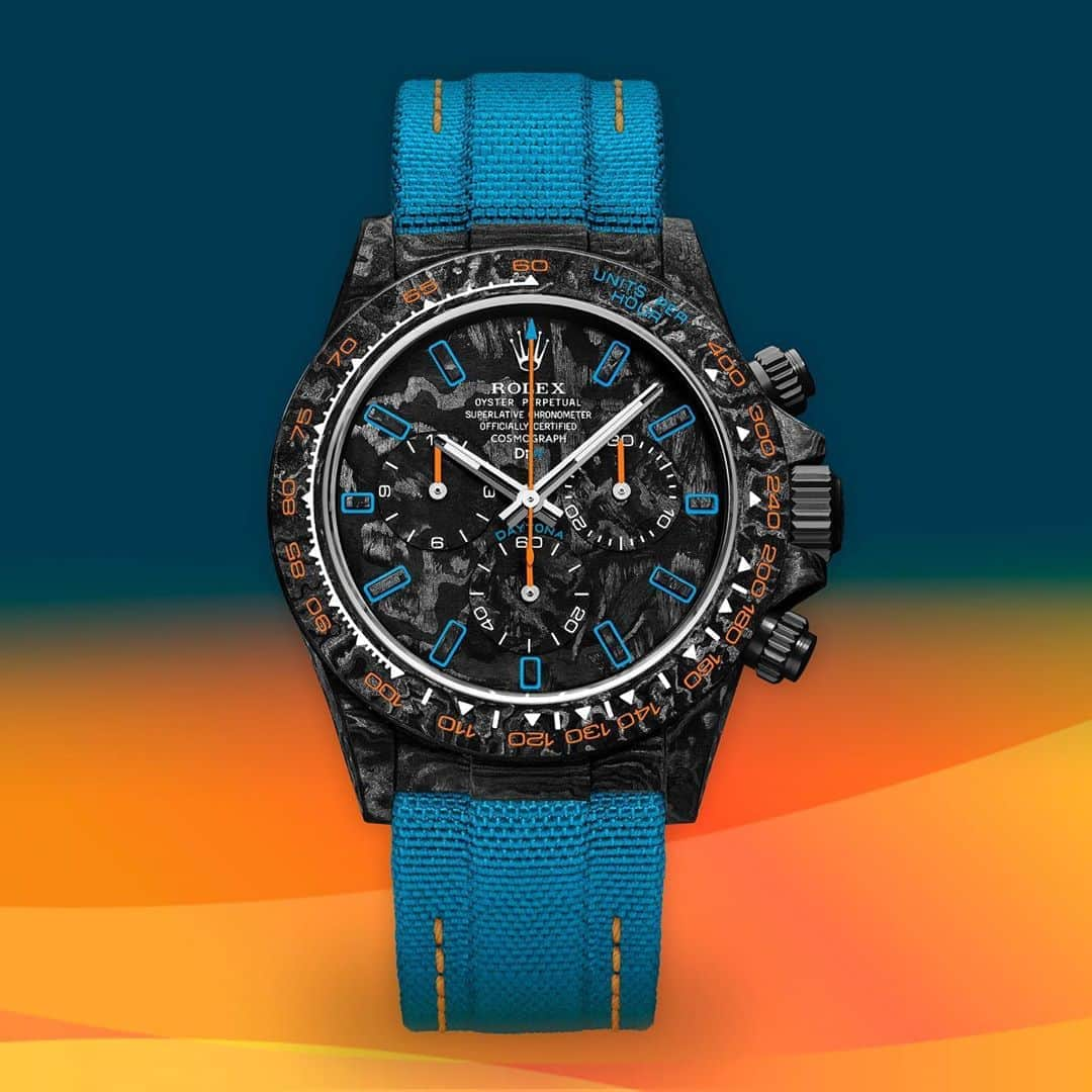 WATCHMANIAさんのインスタグラム写真 - (WATCHMANIAInstagram)「Summer vibes are always here thanks to @diw_official and its new introduction, the Daytona Tropical. As part of the All Carbon series, it is one of the lightest pieces ever produced! Do you take it?  #DiW #DiW_watch #DiW_official #RolexDiW #customrolex #watchcollector #rolexdaytona #rolexwatch #daytona」8月27日 22時03分 - watchmania