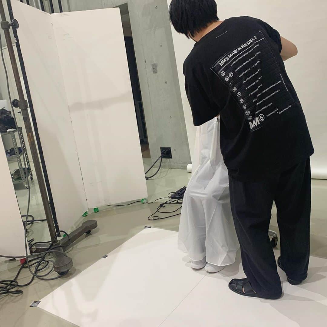 野口和弘のインスタグラム：「みんなの協力なしではいい撮影はできないね〜 スタッフに感謝 しんびよう11月号よろしくね〜」