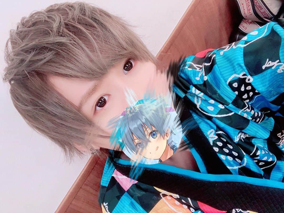 ころんさんのインスタグラム写真 - (ころんInstagram)「すとぷり無観客ライブ生配信お疲れ様でした✨ 浴衣で撮ったよ✨ 似合ってる？💙 よかったらいいね下さい✨ #すとぷり無観客ライブ生配信 #すとぷり #ころん」8月27日 22時07分 - colon56n