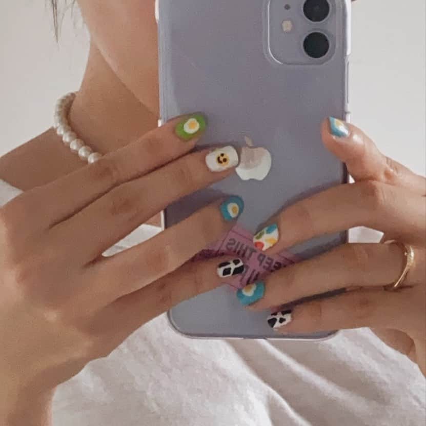 AKIKOさんのインスタグラム写真 - (AKIKOInstagram)「«Augmented reality for sustainable fashion?»  feat. my fried egg nails 🍳 💅🏻 #sparkar #augmentedreality」8月27日 22時10分 - akikokoga