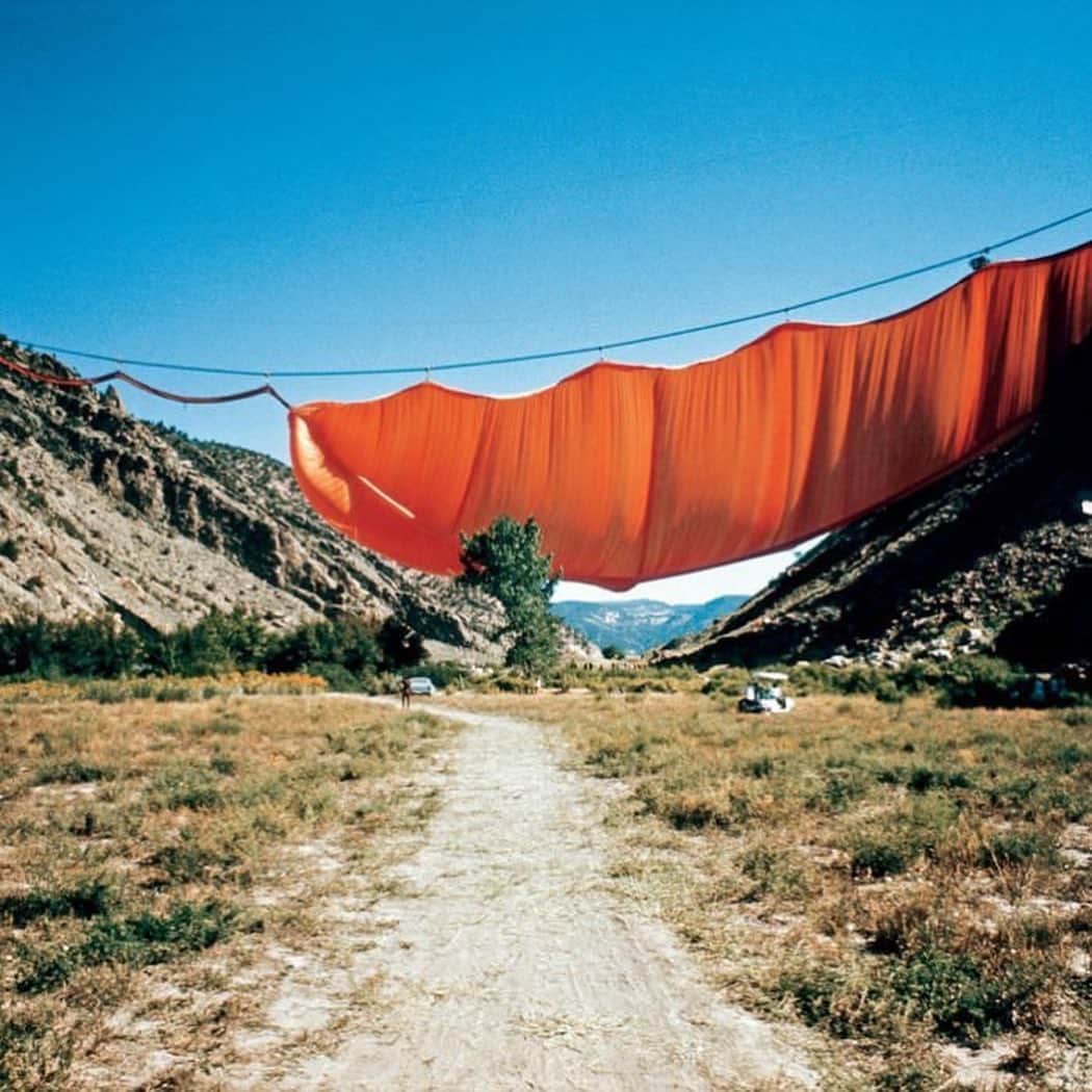 AMBUSHさんのインスタグラム写真 - (AMBUSHInstagram)「Christo and Jeanne-Claude, The Valley Curtain, 1972」8月27日 22時11分 - ambush_official