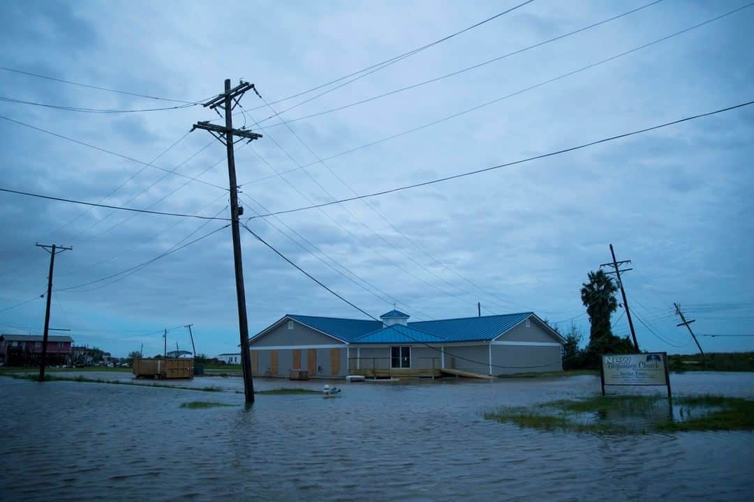 NBC Newsさんのインスタグラム写真 - (NBC NewsInstagram)「#HurricaneLaura causes heavy rain and high winds as it passes through Sabine, Texas.⁠ ⁠ The "extremely dangerous" storm came ashore near Cameron in southwestern Louisiana about 1 a.m. local time. Tap the link in our bio for the latest.⁠ ⁠ 📷 Eric Thayer / @gettyimages」8月27日 22時12分 - nbcnews