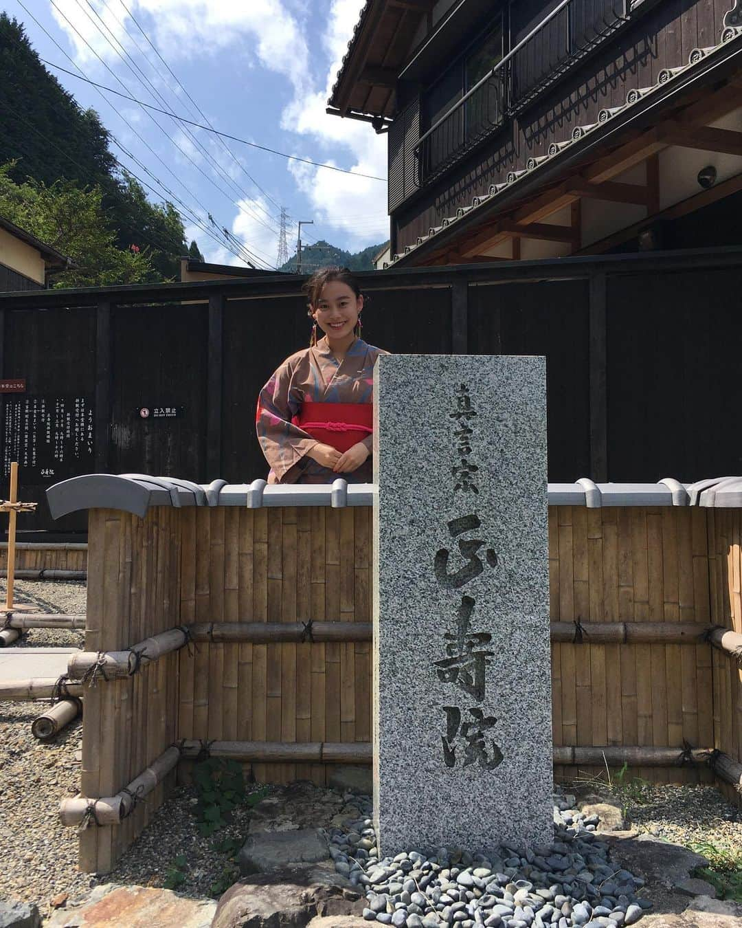 白鳥羽純さんのインスタグラム写真 - (白鳥羽純Instagram)「🎐👘🎐 ちょっと人里離れたところにある正寿院さんの風鈴祭りへ行って参りました〜  やっぱり浴衣と風鈴は夏の定番だねっ  天井画とハート猪目窓もいい感じ〜 ♡  目と耳で楽しい夏祭りでした🎐  #風鈴祭り #正寿院 #ハート猪目窓 #天井画 #浴衣 #京都 #furin  #windbell  #yukata #Kyoto #Kyotojapan #Shoujuin #rediscoverjapan」8月27日 22時22分 - hasuminst