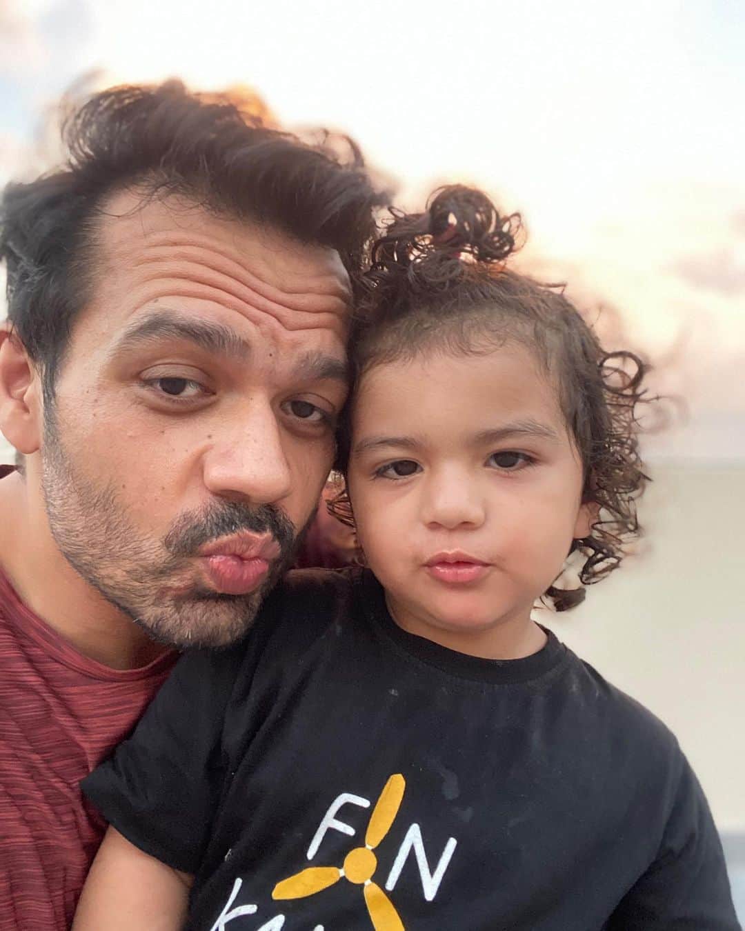Gaurav Tanejaのインスタグラム：「Who did it better ..」