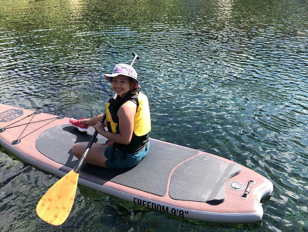 今井胡桃のインスタグラム：「初SUP🚣🏼‍♂️🌿 天気も良くて楽しすぎた〜 体幹も鍛えられるし気持ち良いし最高すぎ👏🏼  @fuckintosh0120 さんありがとうございました👍🏼  #yuzawabase #sup #souyustick」