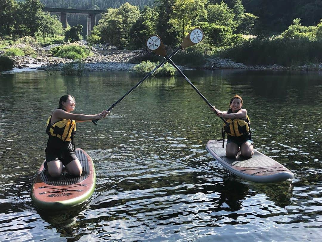 今井胡桃さんのインスタグラム写真 - (今井胡桃Instagram)「初SUP🚣🏼‍♂️🌿 天気も良くて楽しすぎた〜 体幹も鍛えられるし気持ち良いし最高すぎ👏🏼  @fuckintosh0120 さんありがとうございました👍🏼  #yuzawabase #sup #souyustick」8月27日 22時31分 - kurumi924