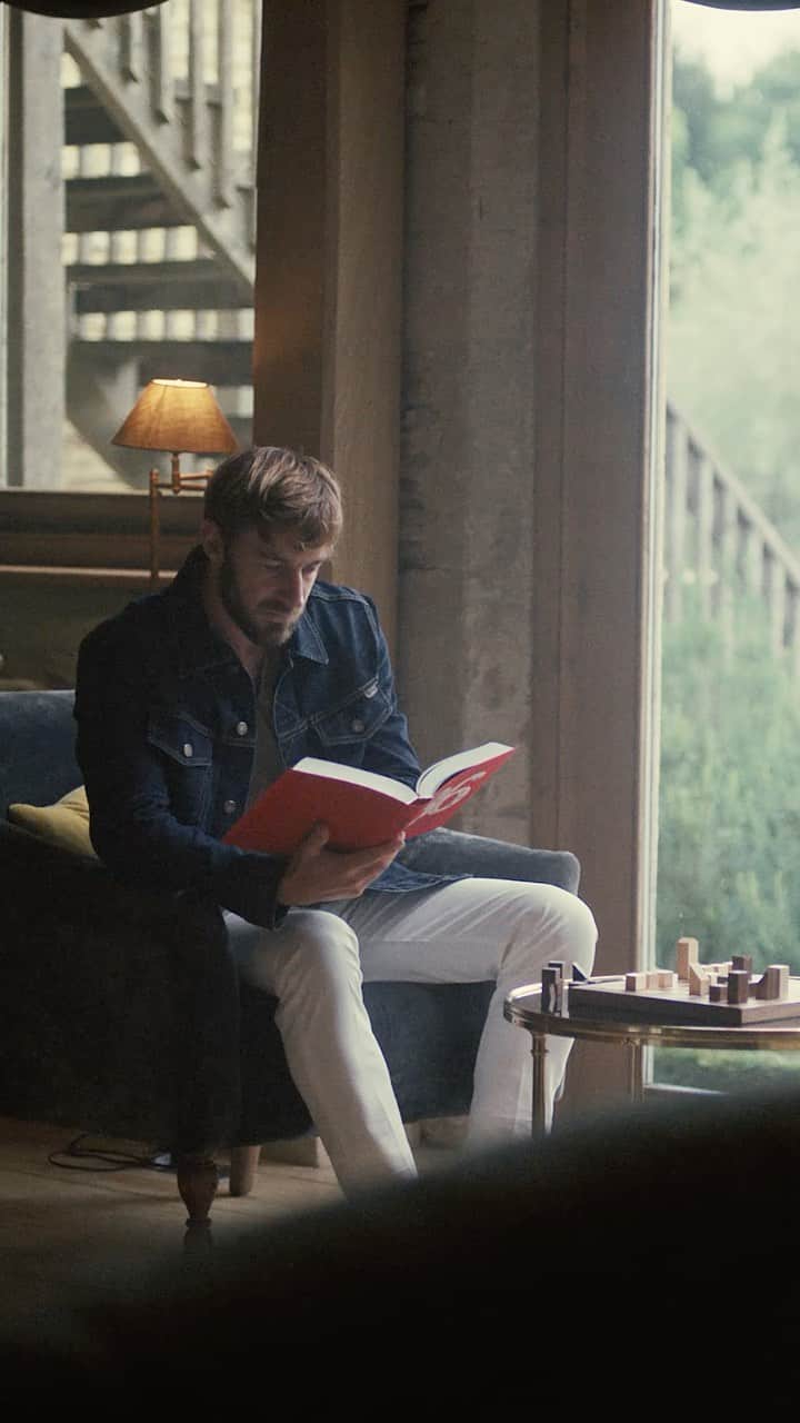 MR PORTERのインスタグラム：「Grab your suitcase and join the #FriendsofMRPORTER as they take a trip to Thyme Village, a bucolic retreat in the heart of the English countryside, and share their tips for squeezing every last drop of relaxation out of the long weekend ☀️ #MRPORTERLongWeekend  Starring the #FriendsofMRPORTER @andrewgeorgiades @ashton_gohil @emmanuellawal @yatesy17 @james_aiken  📍@thyme.england」
